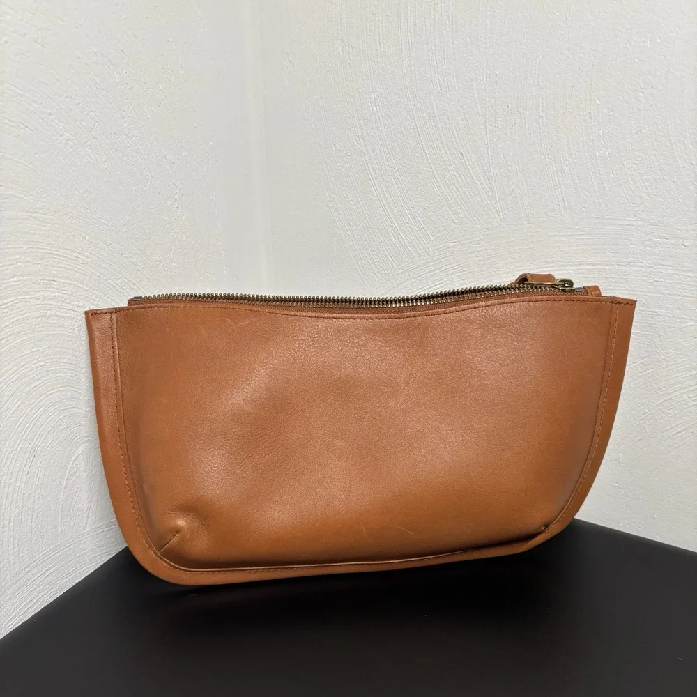 Madewell Women's The Sydney Clutch Bag in Brushed Carmel Cow Leather Zip Casual